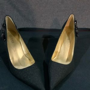Brand new black guess signature heels